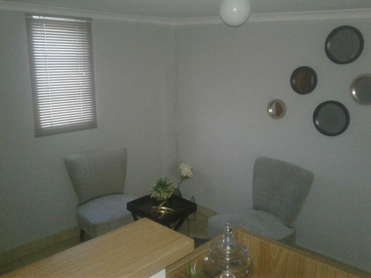Denver Echo Exec. Guest House Maseru Exteriör bild